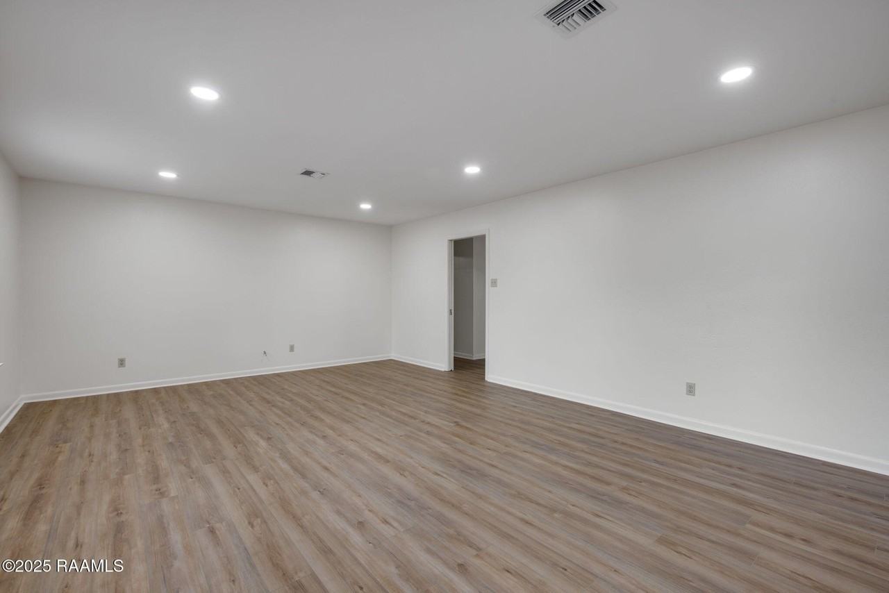 421 Kim Dr - Photo 2 of 12