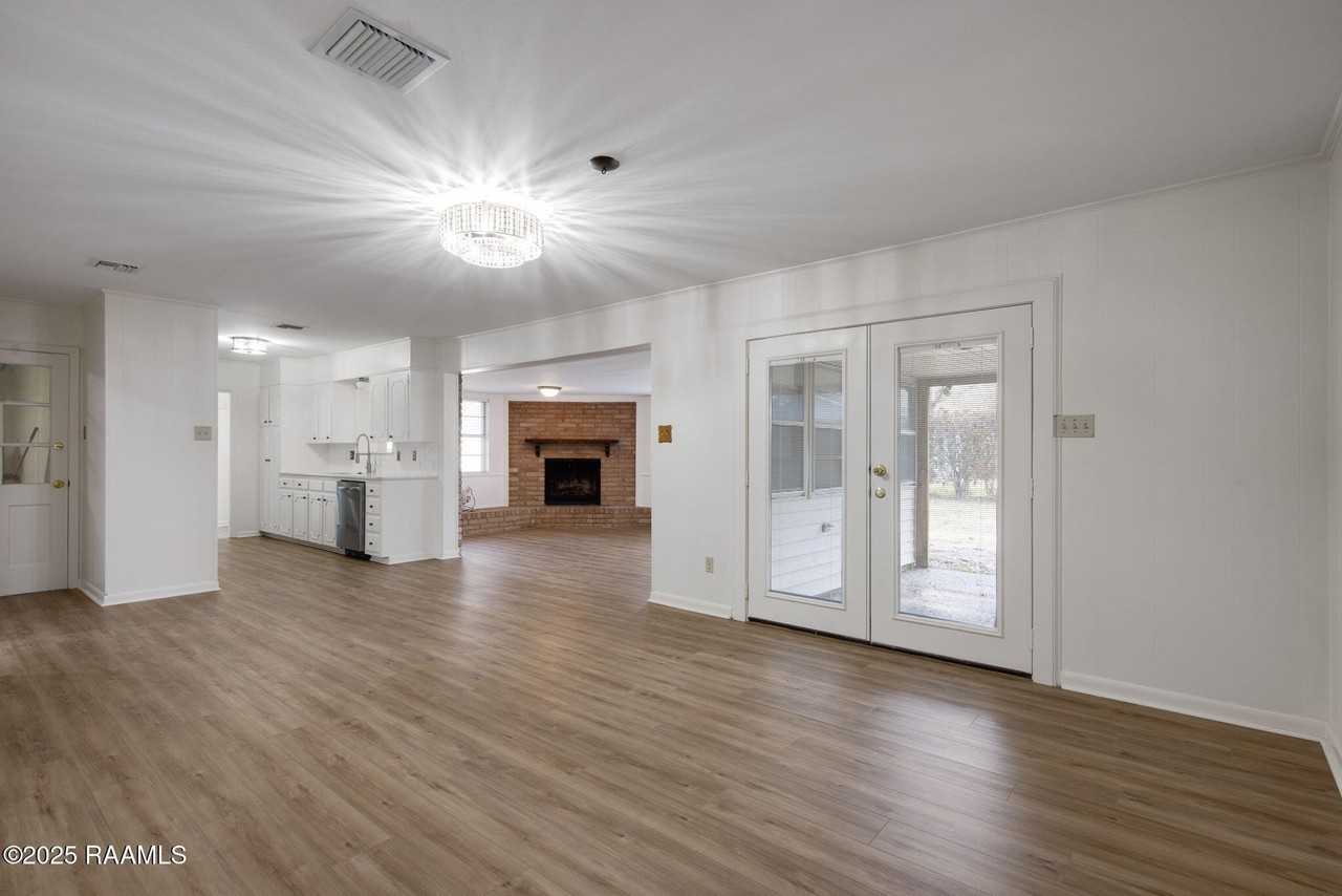421 Kim Dr - Photo 3 of 12