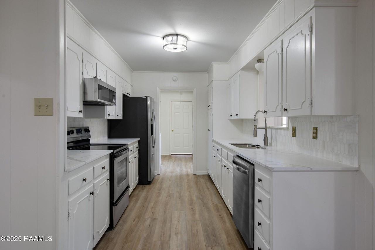421 Kim Dr - Photo 4 of 12