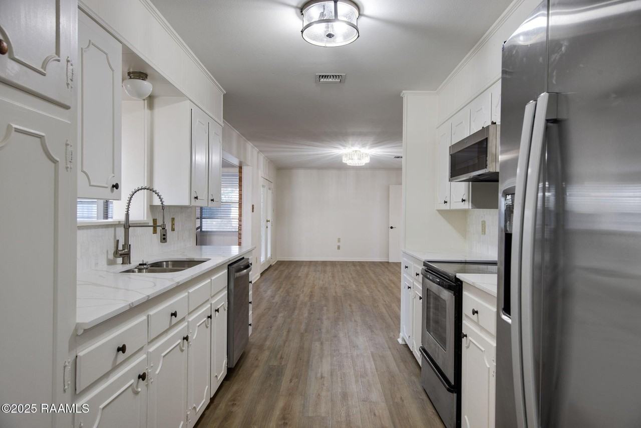 421 Kim Dr - Photo 5 of 12