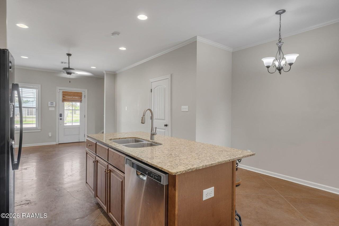203 Ella St - Photo 7 of 15