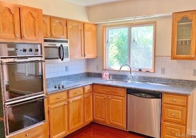 145 Miracle Dr - Photo 5 of 19