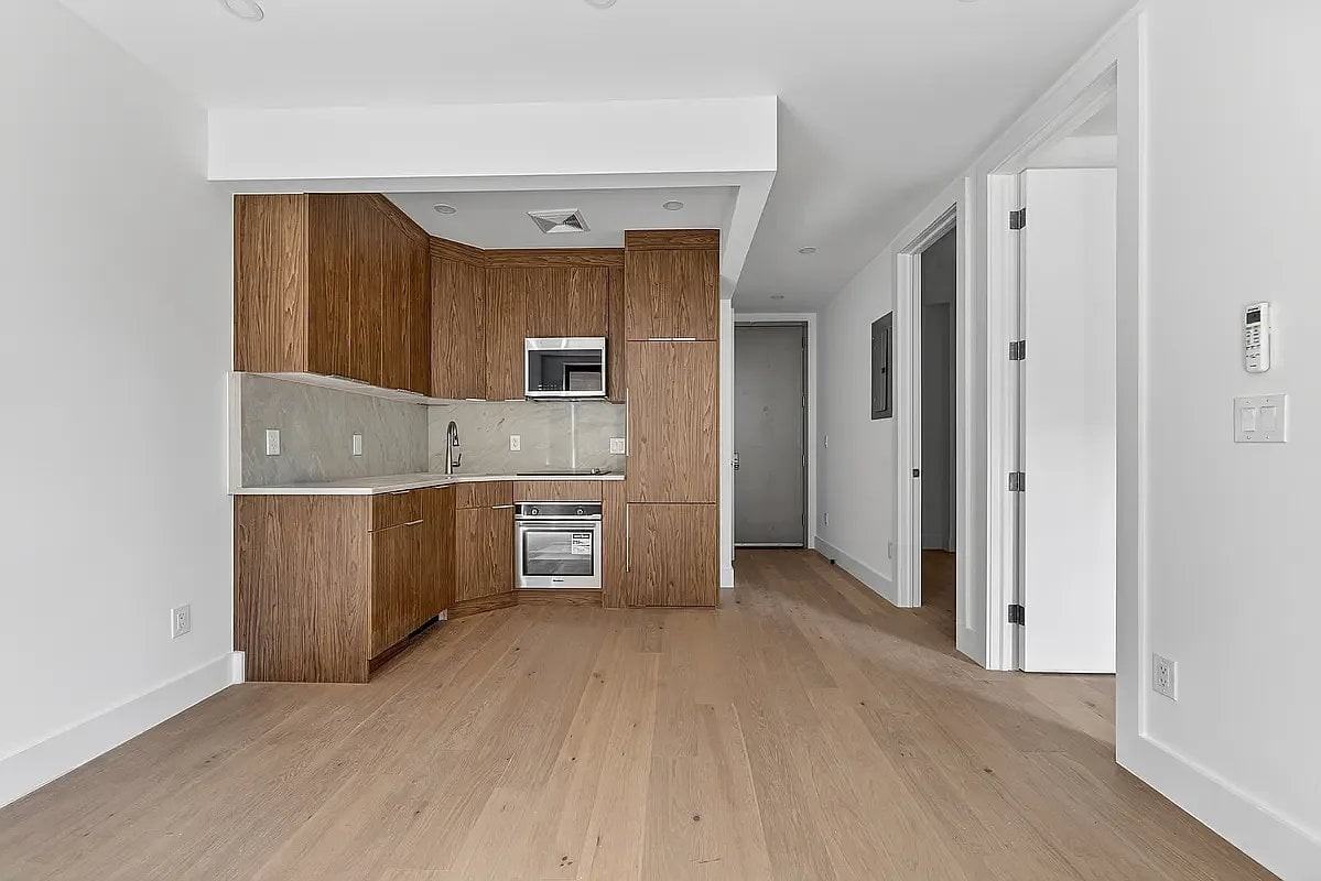 207 8th Ave #3R - Photo 4 of 8