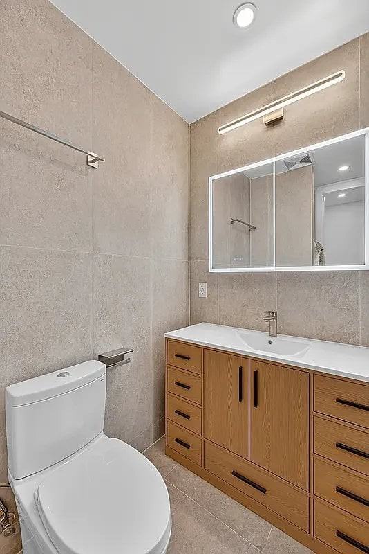 207 8th Ave #3R - Photo 7 of 8