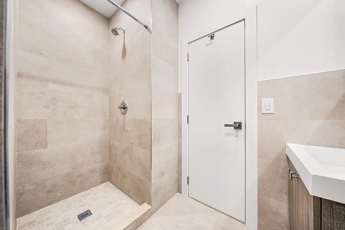 254 Broome St #7 - Photo 6 of 7