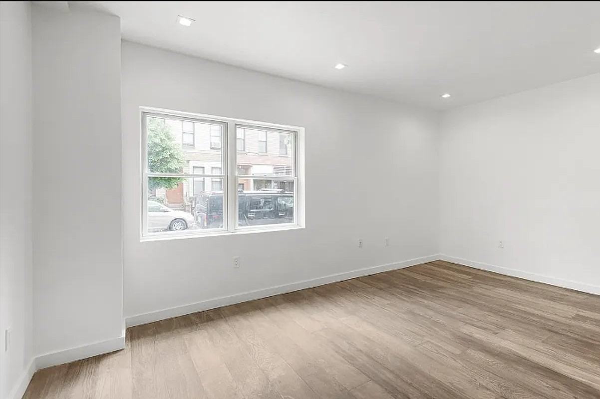 773 Hart St #1F - Photo 2 of 6