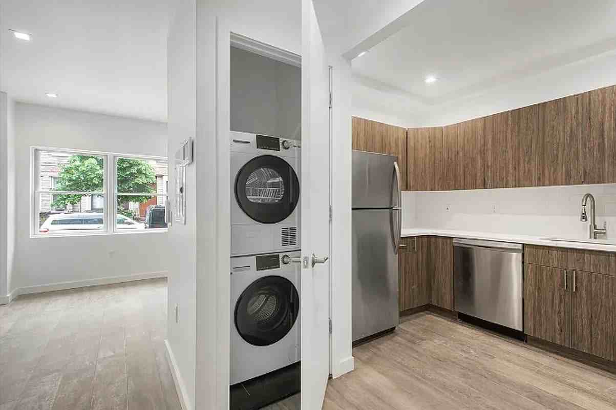 773 Hart St #1F - Photo 3 of 6