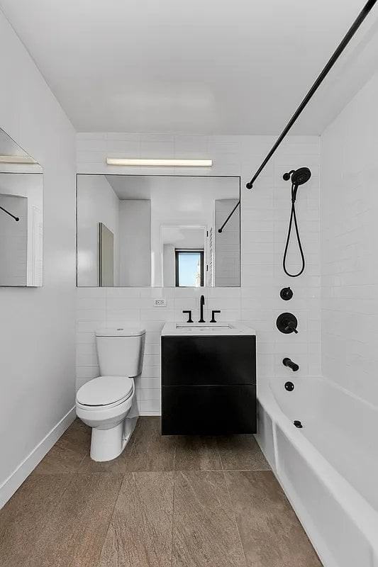 250 E Houston St #4A - Photo 6 of 10