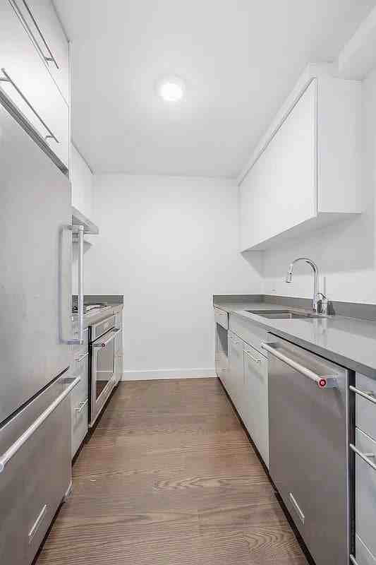 181 Front St #8P - Photo 5 of 11