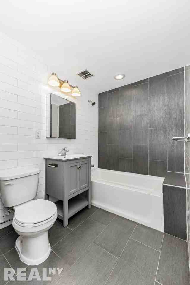 Grand Ave #6D - Photo 6 of 8