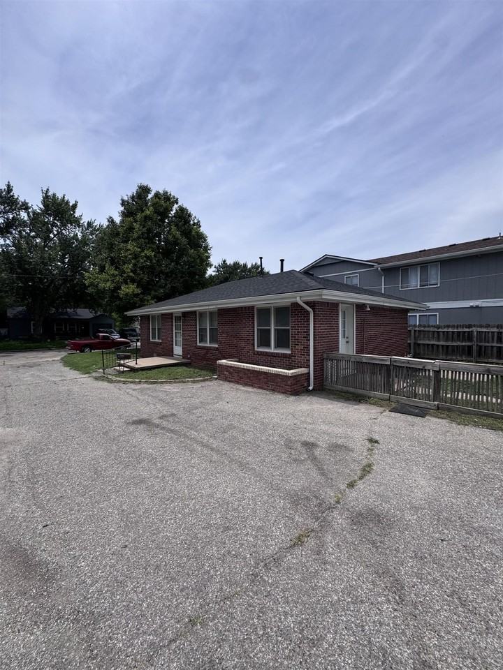 3150 W Mentor St - Photo 2 of 13