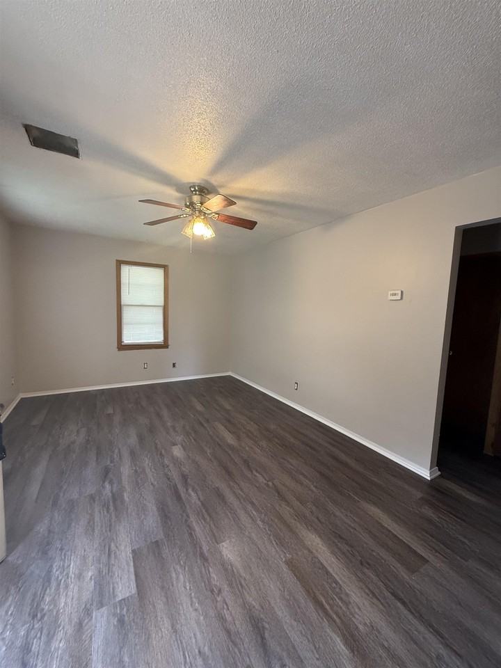 3150 W Mentor St - Photo 4 of 13