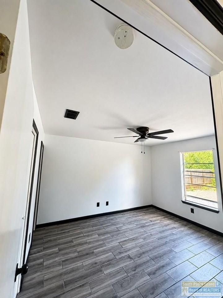 1209 Mango Ct - Photo 2 of 10