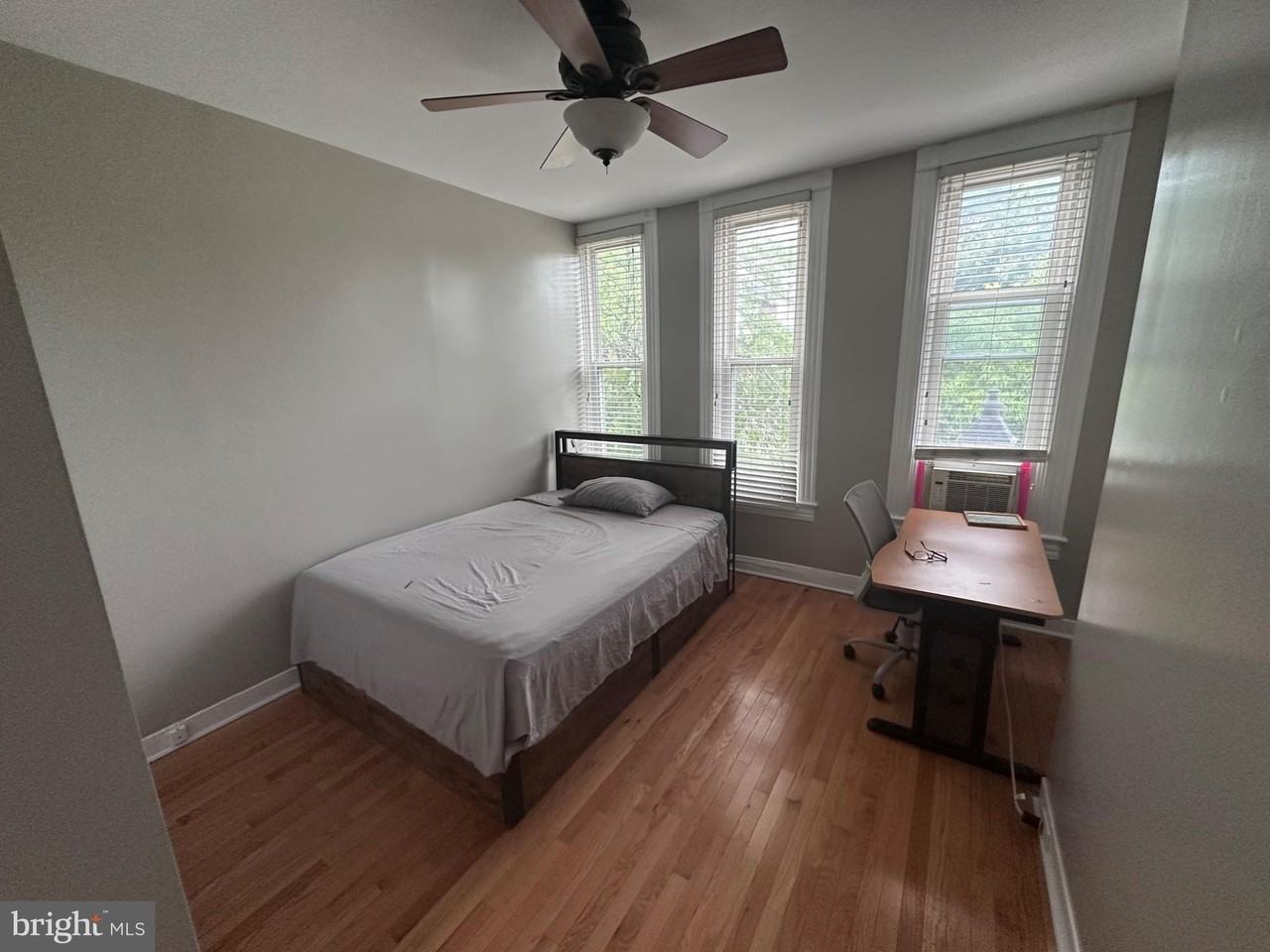 306 Penn St - Photo 4 of 9