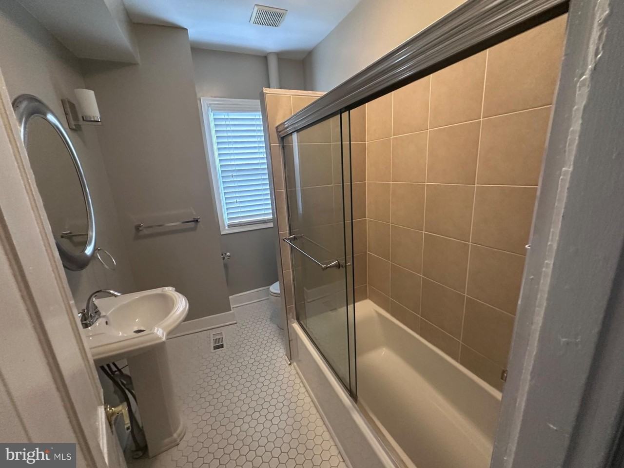 306 Penn St - Photo 5 of 9