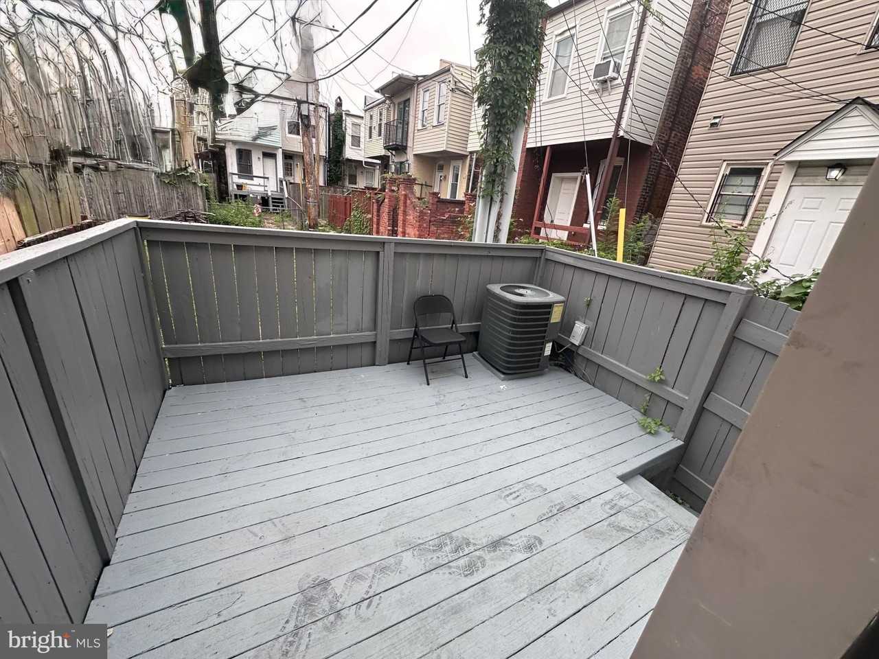 306 Penn St - Photo 7 of 19
