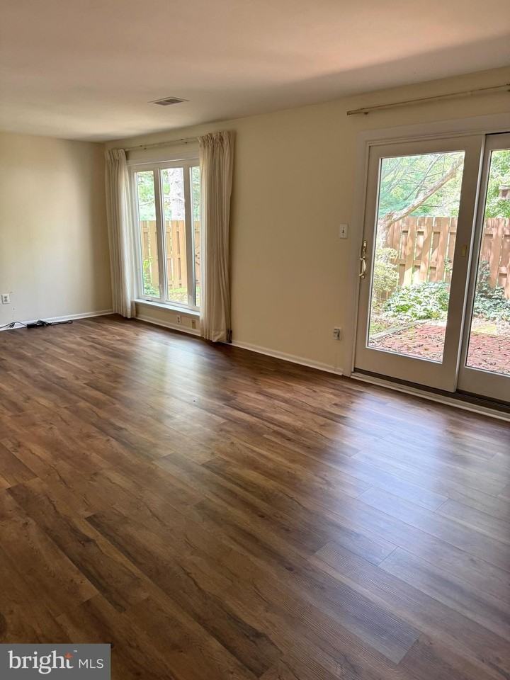 130 Westbury Ct - Photo 2 of 19