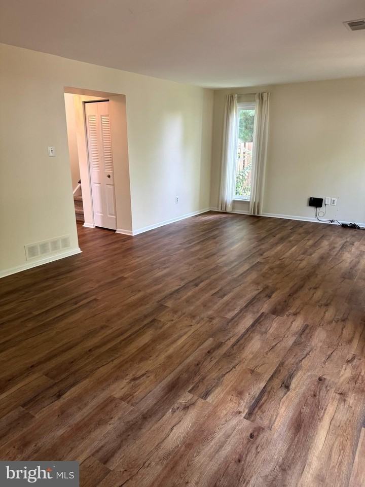130 Westbury Ct - Photo 3 of 19