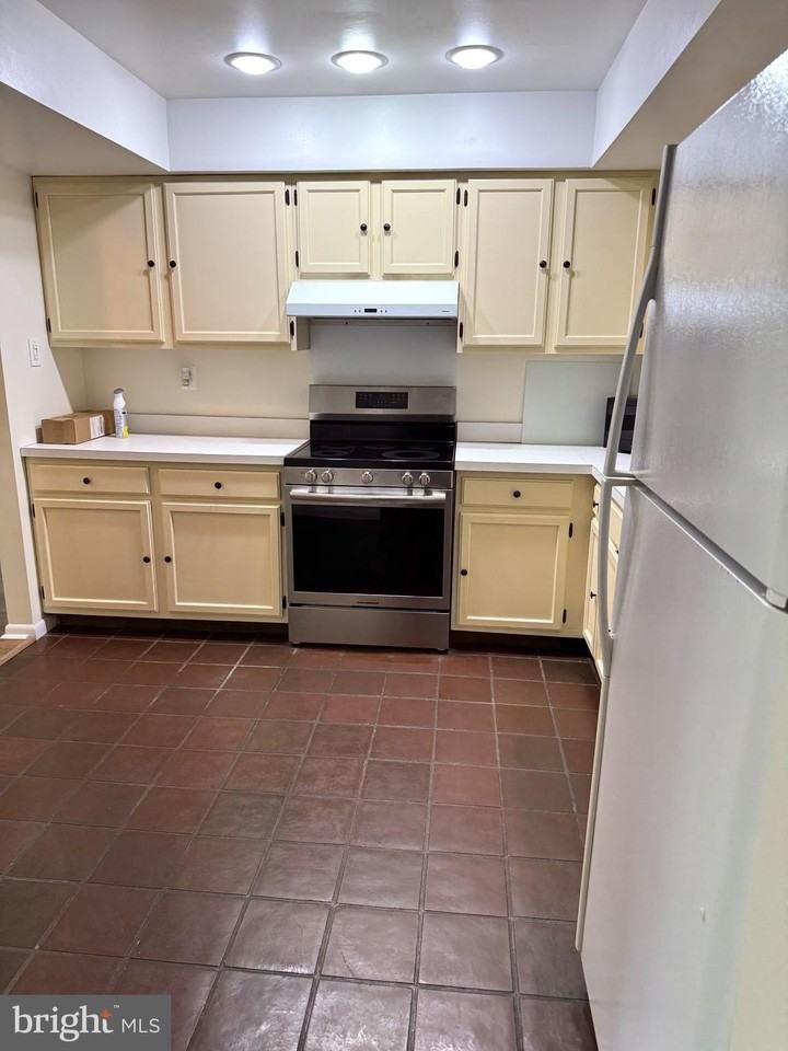 130 Westbury Ct - Photo 5 of 19