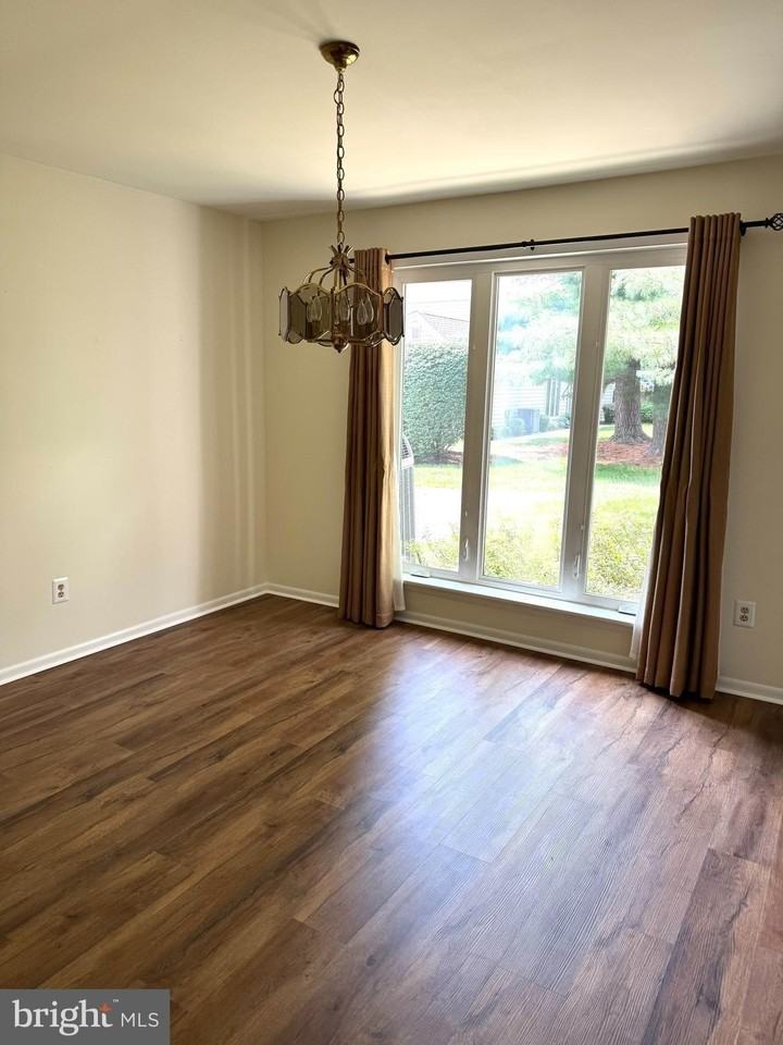 130 Westbury Ct - Photo 6 of 19