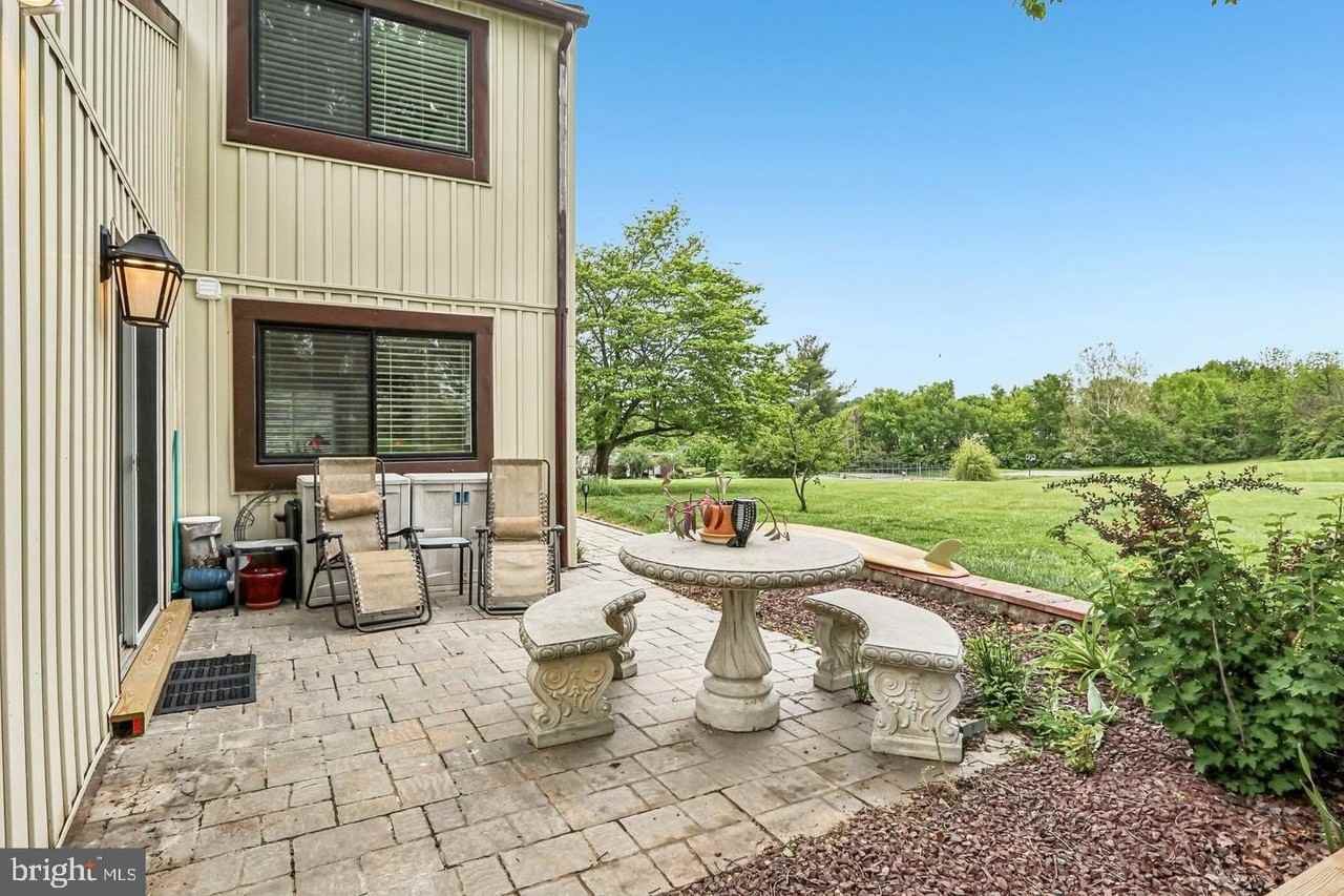 33 Hastings Ct - Photo 4 of 20