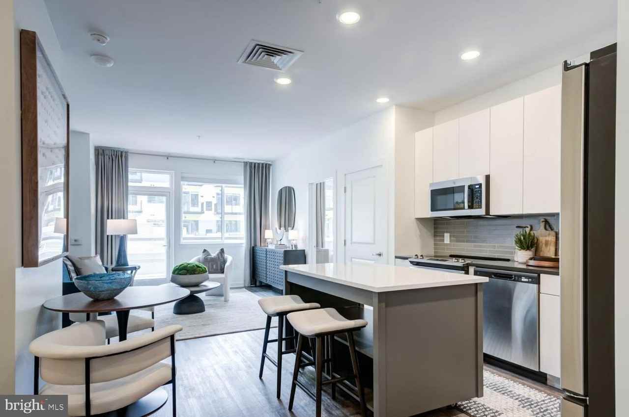 503 N Columbus Blvd #2338
