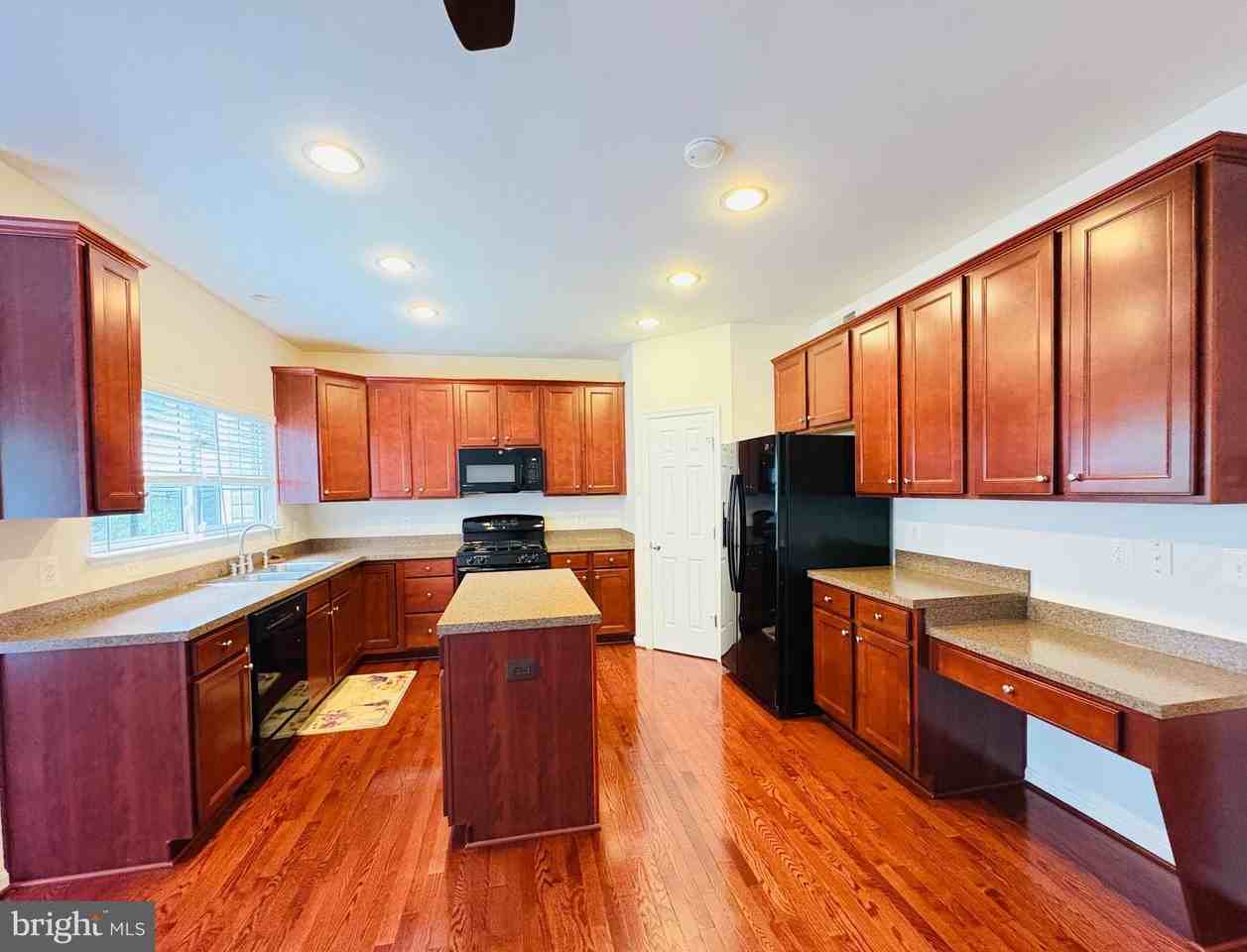 8268 Linblake Ct - Photo 2 of 20