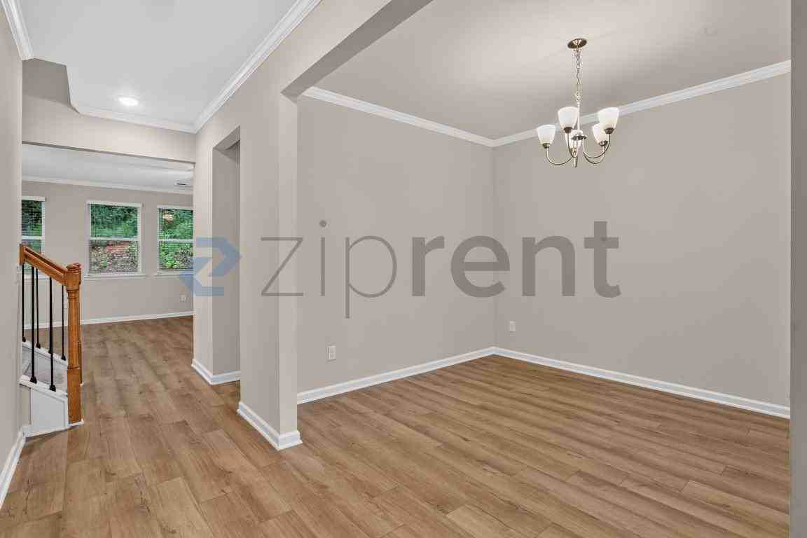 725 River Gardens Dr - Photo 4 of 22