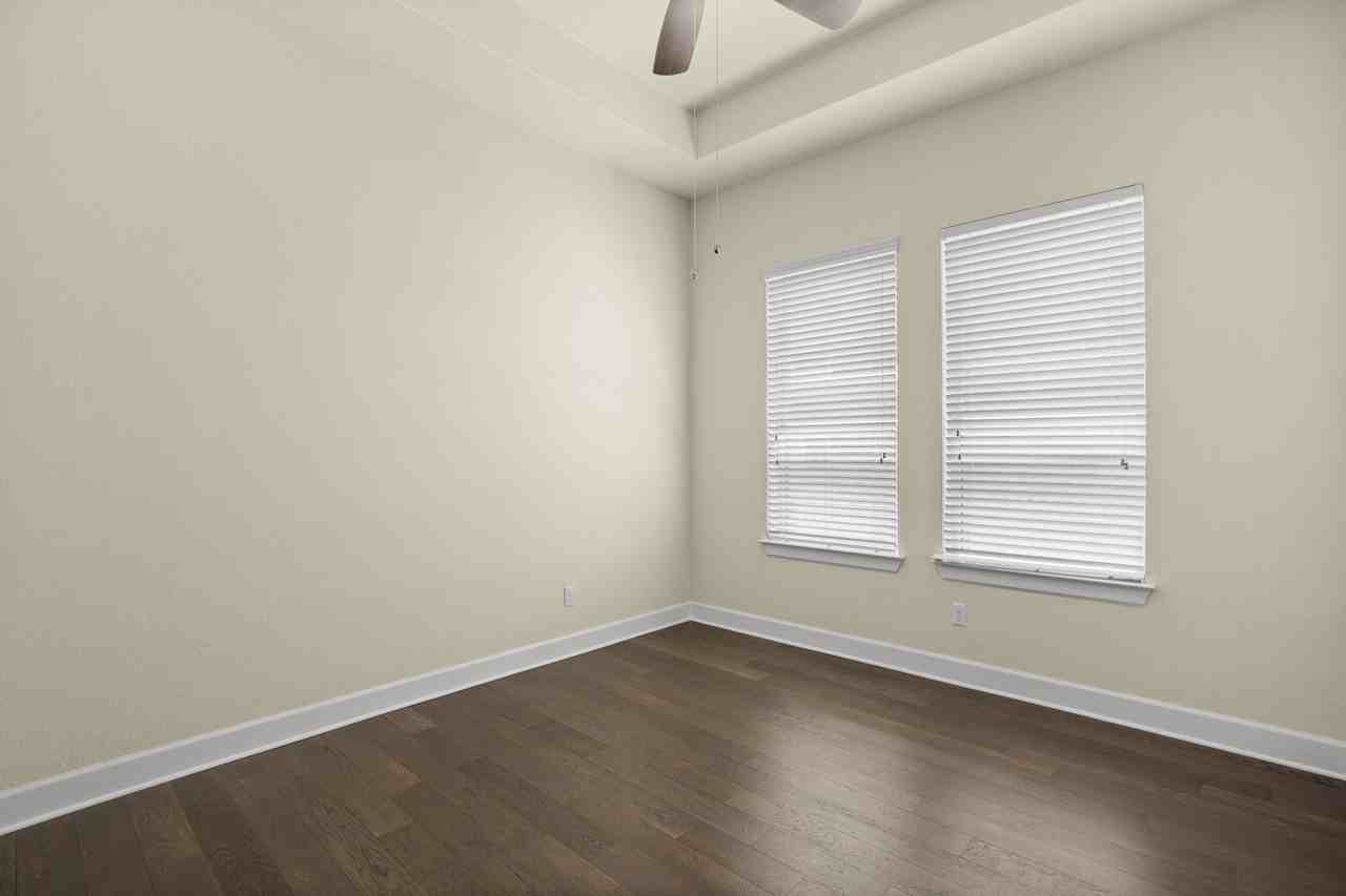 20317 Martin Ln - Photo 5 of 40