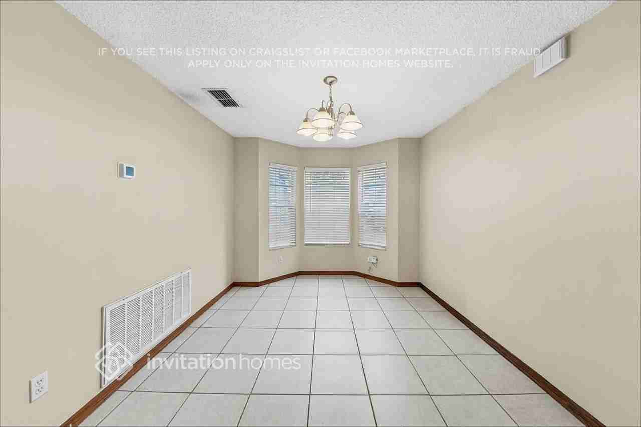 1603 Chatham Cir - Photo 5 of 21