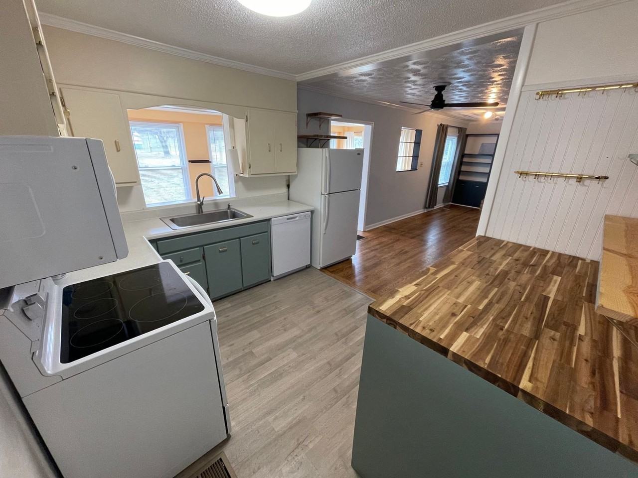 2029 Mcclung Ave - Photo 2 of 14