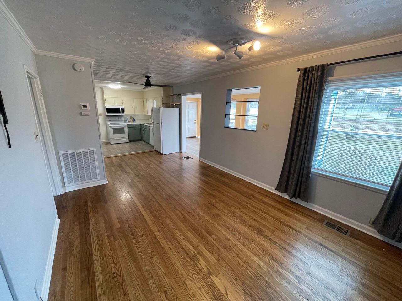 2029 Mcclung Ave - Photo 5 of 14