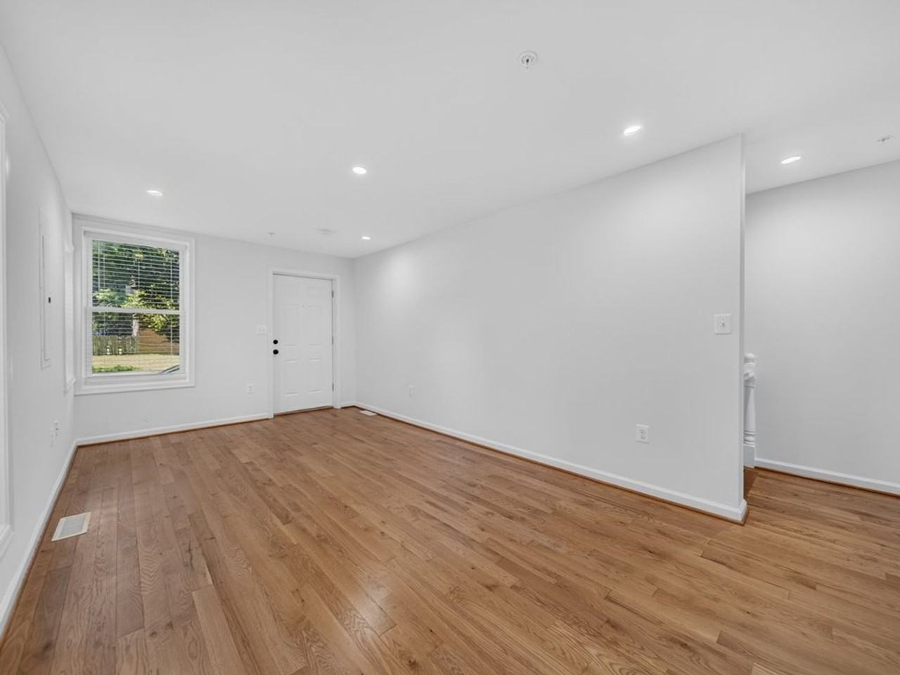 3214 Dubois Pl Se - Photo 2 of 21