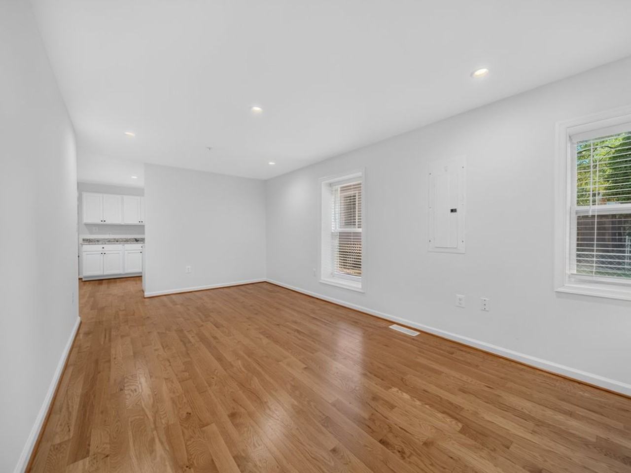 3214 Dubois Pl Se - Photo 4 of 21