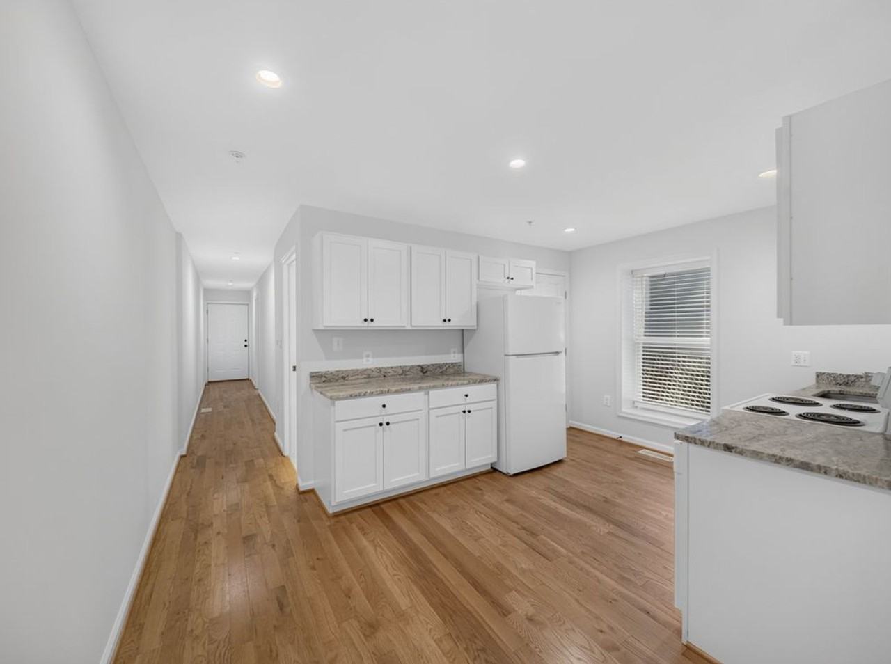 3214 Dubois Pl Se - Photo 5 of 21