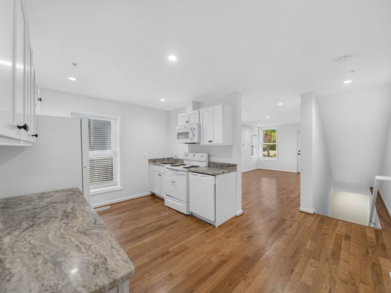 3214 Dubois Pl Se - Photo 6 of 21