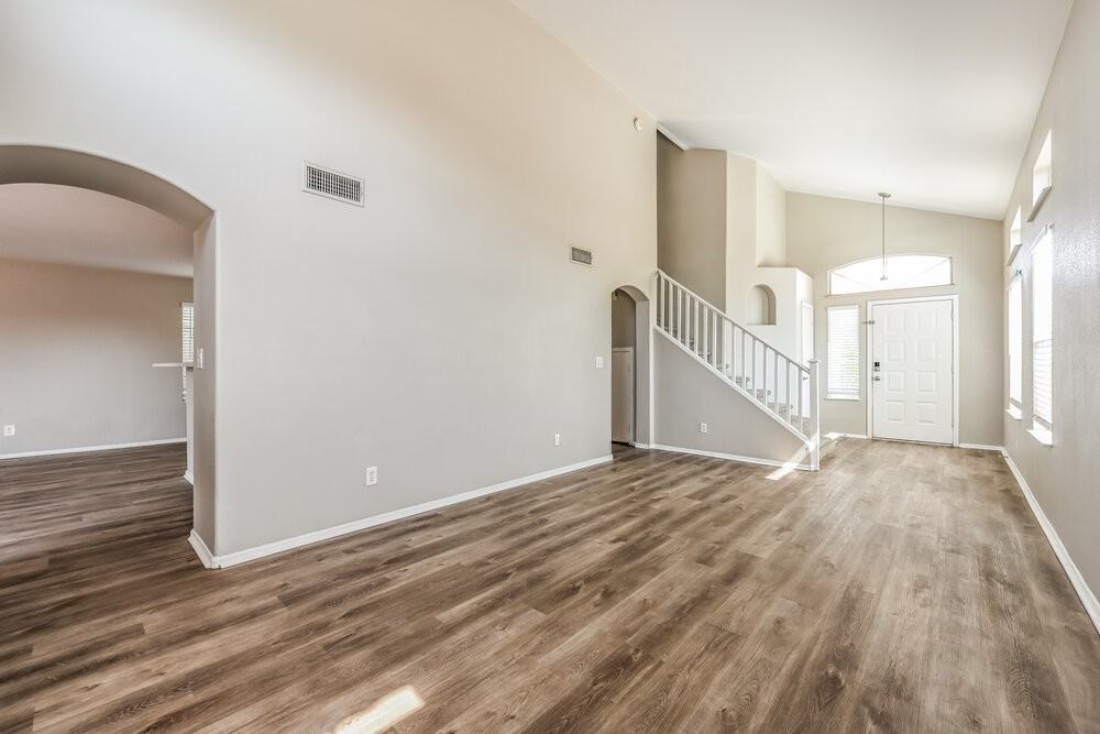 1109 W Bluefield Ave - Photo 5 of 17