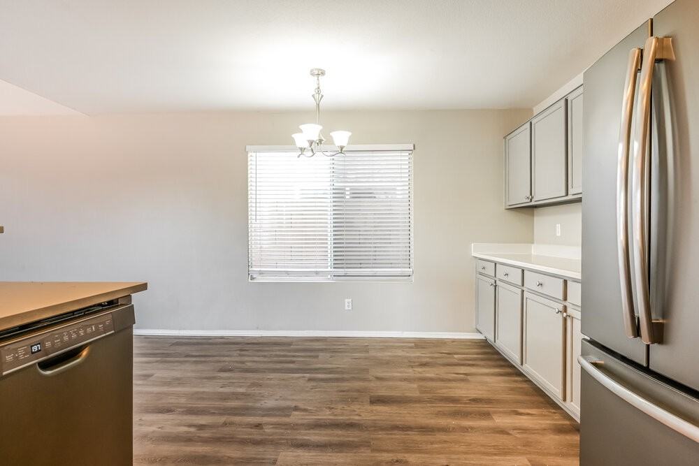 1109 W Bluefield Ave - Photo 6 of 17