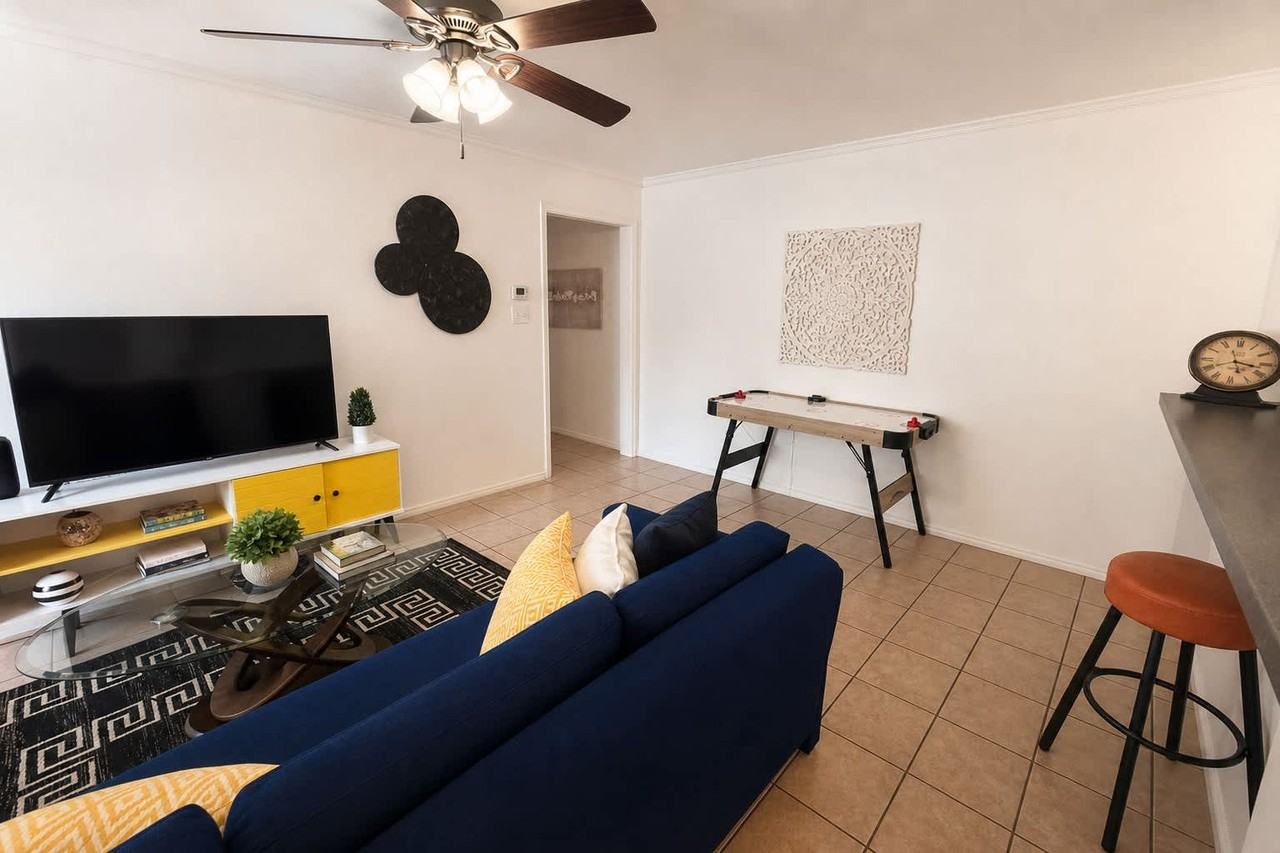 3821 Oak St #1589934P - Photo 4 of 21