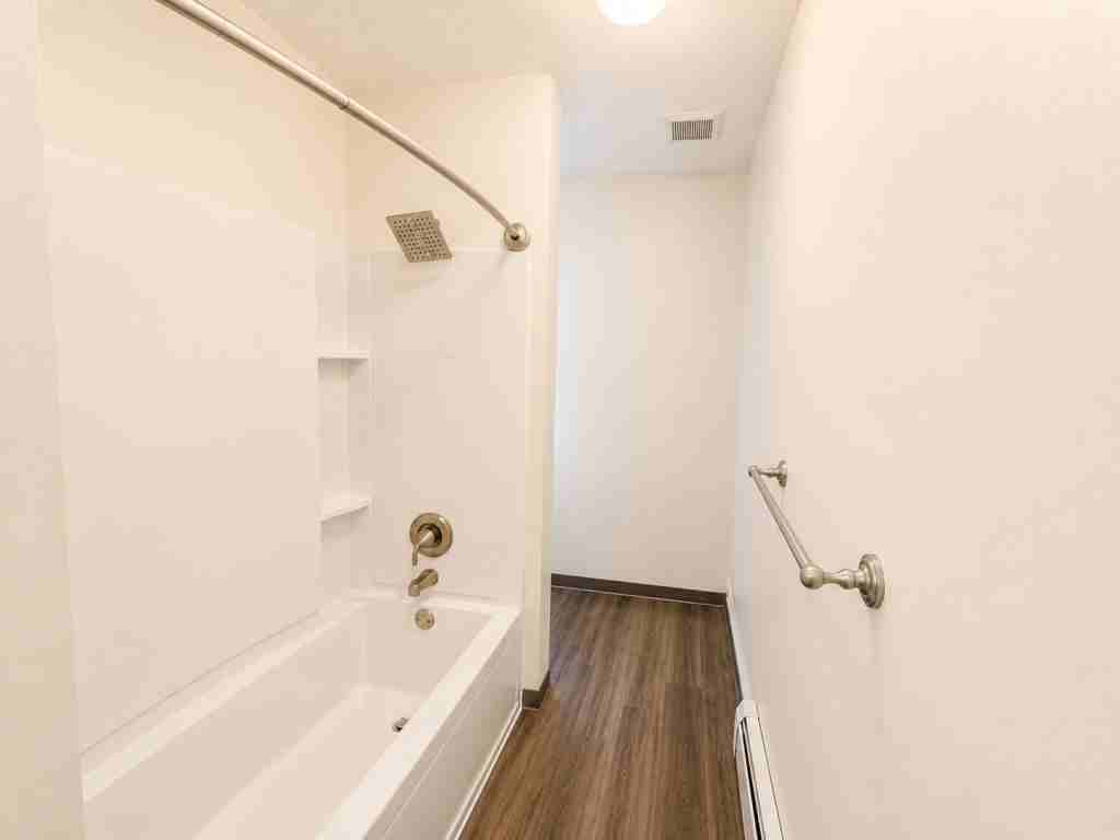 7456 E Huntington Dr Apt 5 - Photo 2 of 6