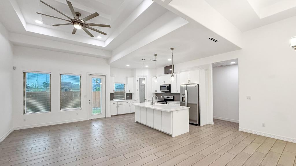 5106 Sebastian Dr - Photo 3 of 40