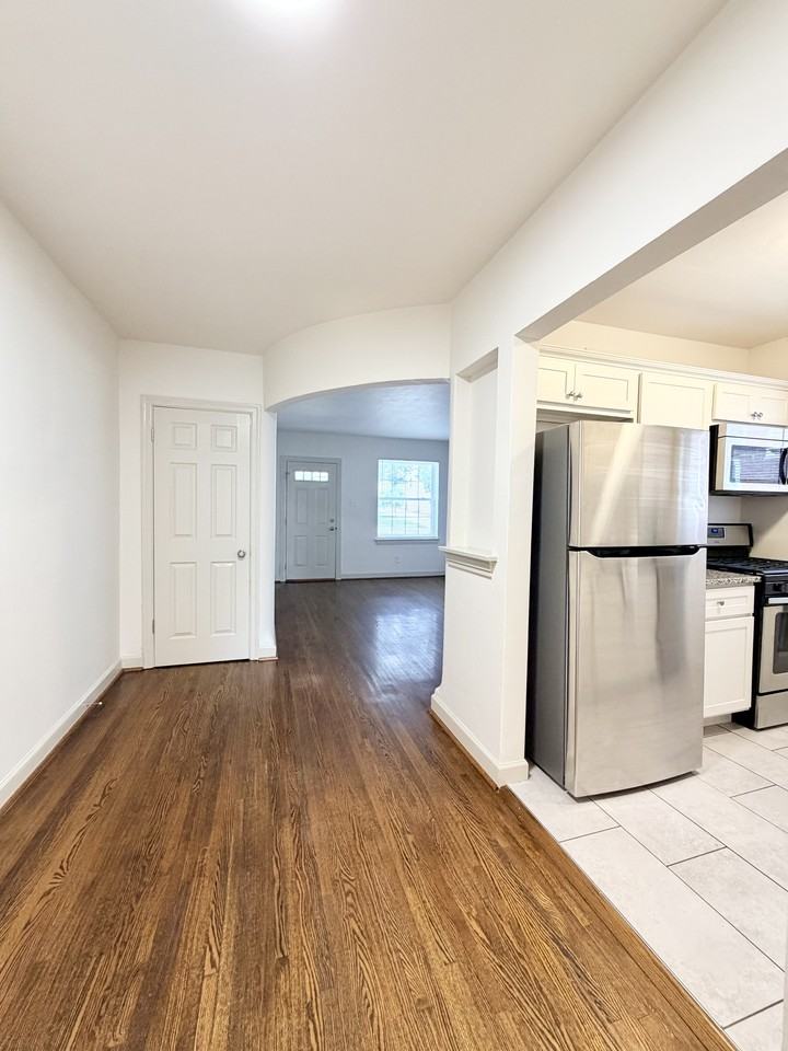 4635 Jamieson Avenue #1S - Photo 7 of 12