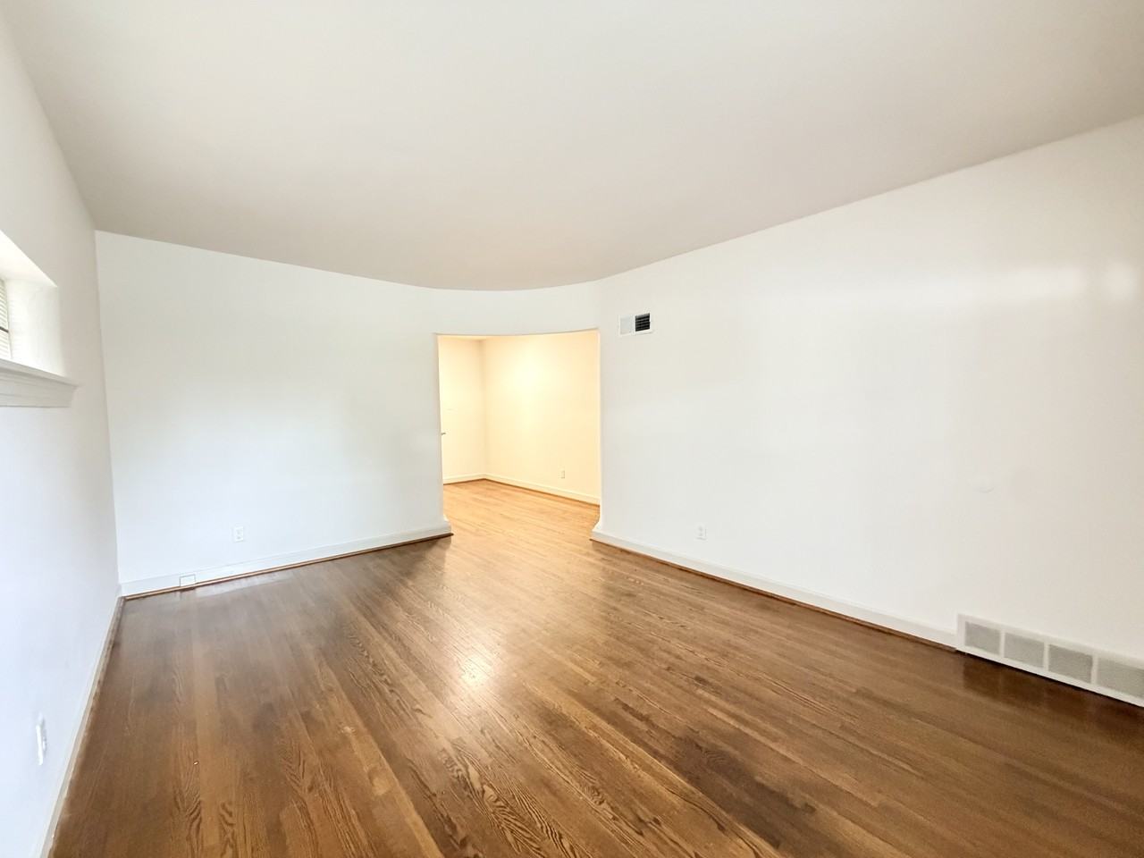 4635 Jamieson Avenue #1S - Photo 6 of 12