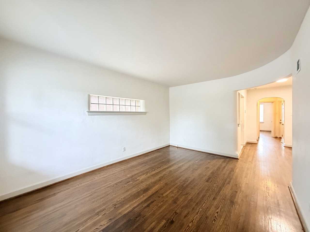 4635 Jamieson Avenue #1S - Photo 5 of 12
