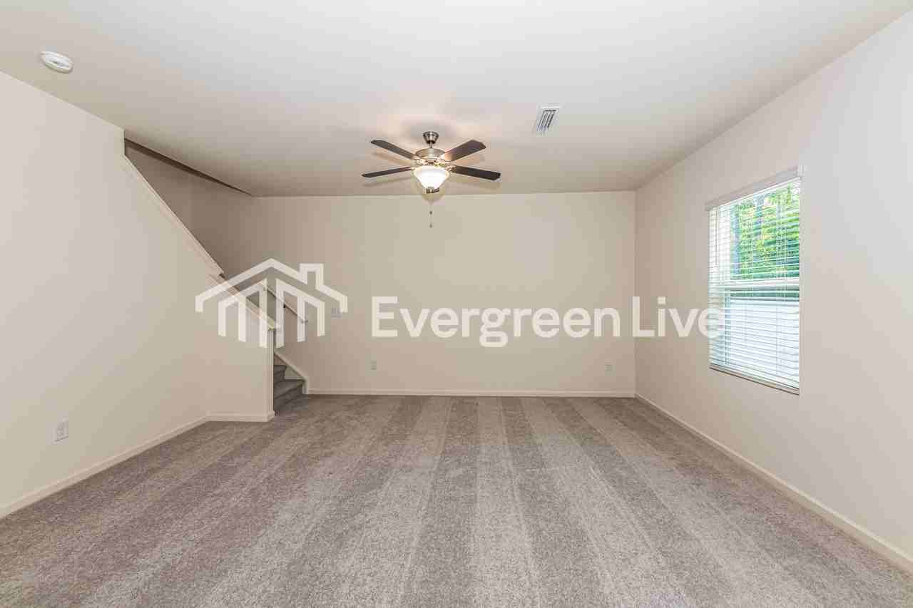 132 S Gallaspy Dr - Photo 2 of 15