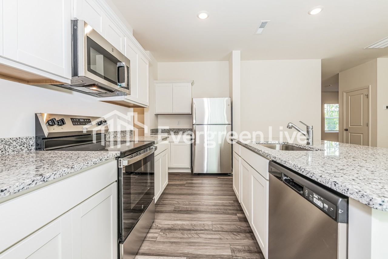132 S Gallaspy Dr - Photo 3 of 15