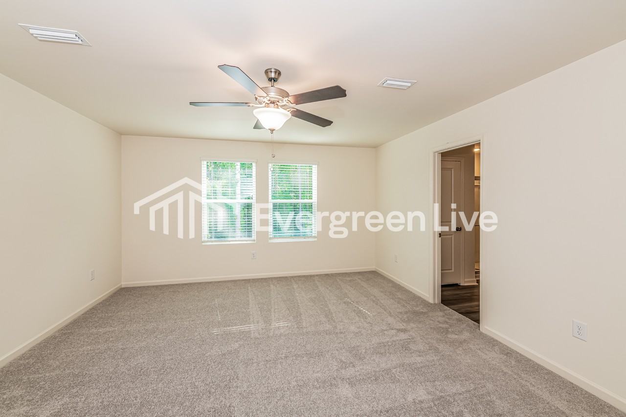 132 S Gallaspy Dr - Photo 4 of 15