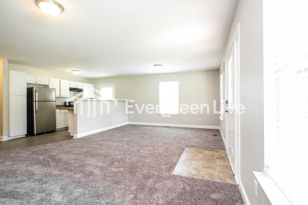 195 Beverly Ln - Photo 2 of 14
