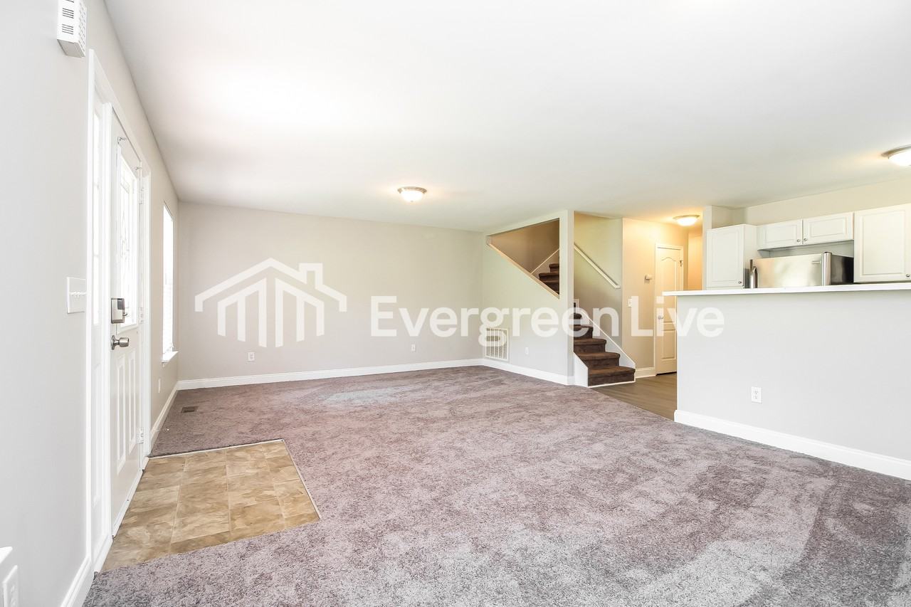 195 Beverly Ln - Photo 3 of 14