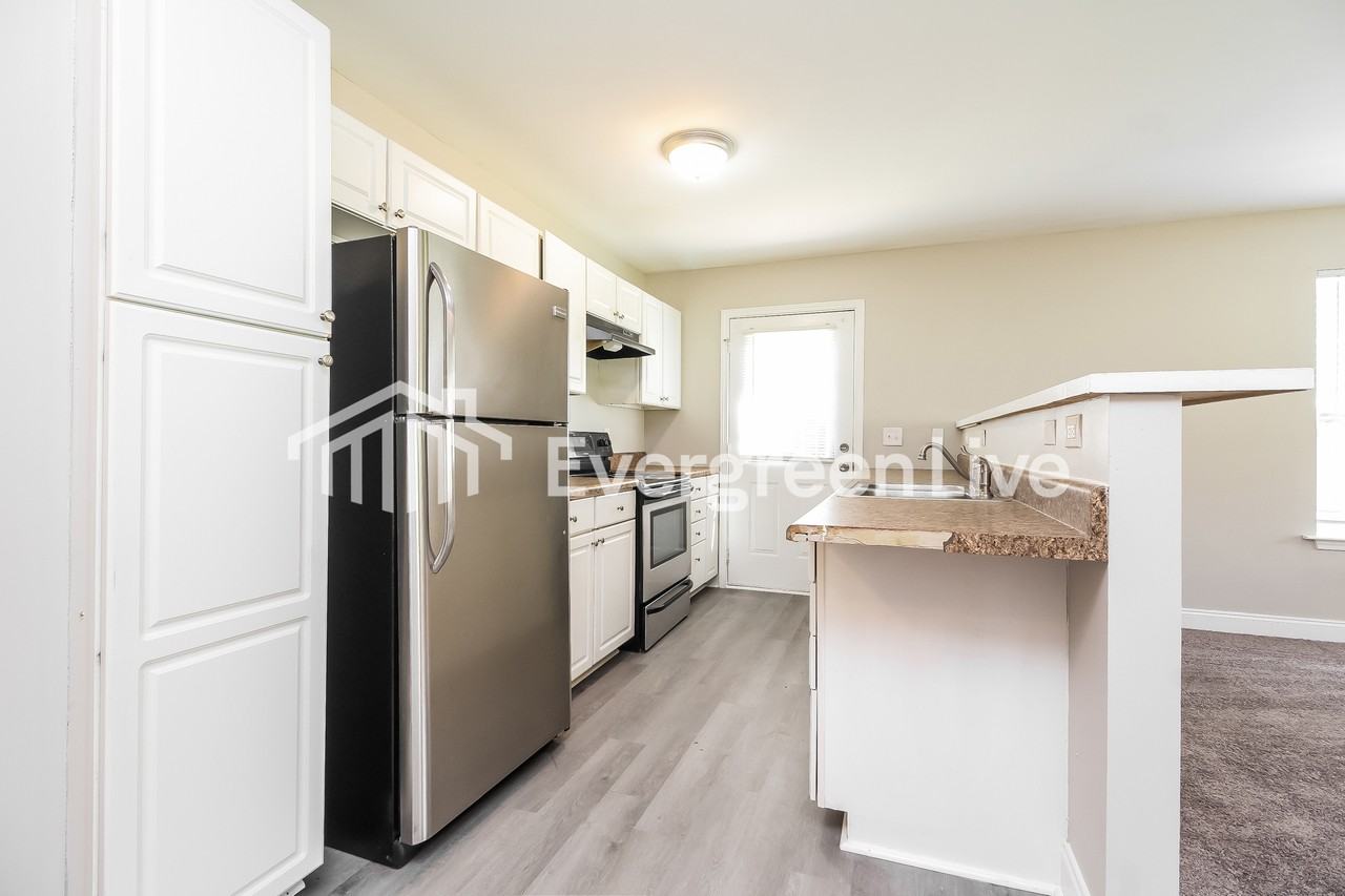 195 Beverly Ln - Photo 4 of 14